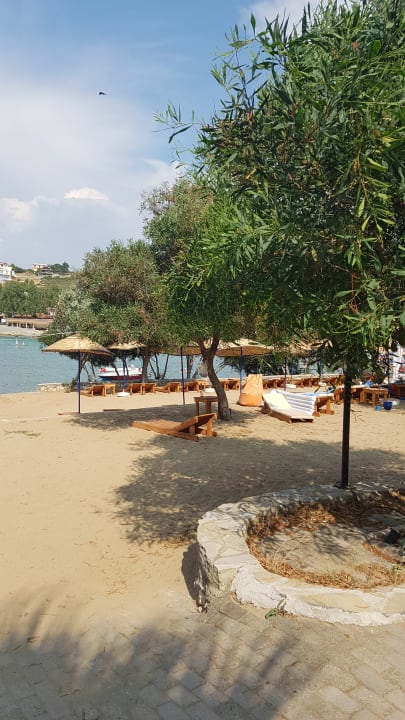 Strand Club Resort Atlantis