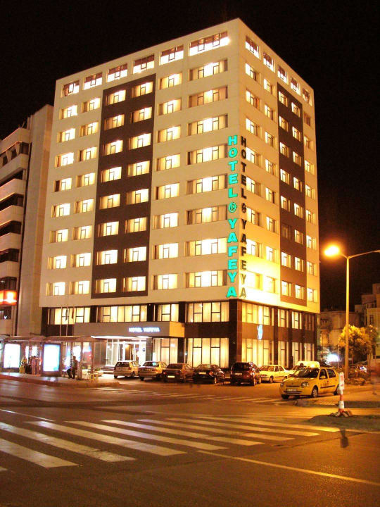 Hotel abends mit Beleuchtung Hotel Yafeya
