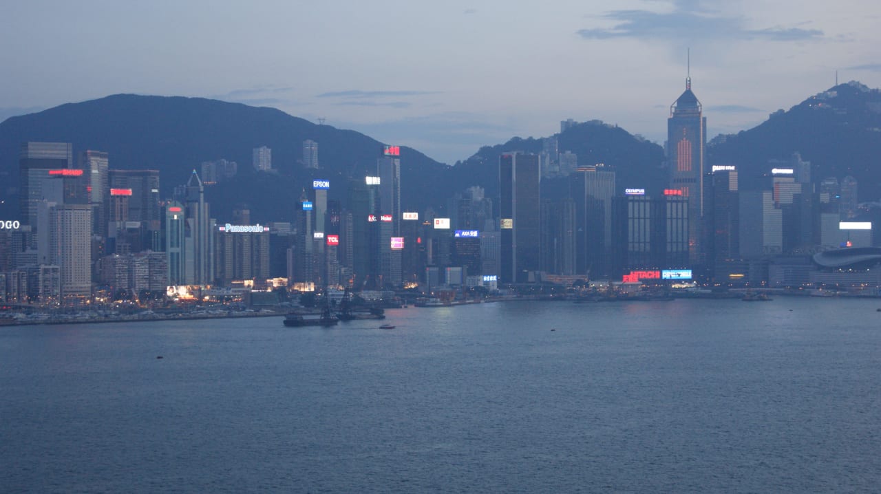 Aussicht vom Pool/Poolbar Harbour Grand Kowloon