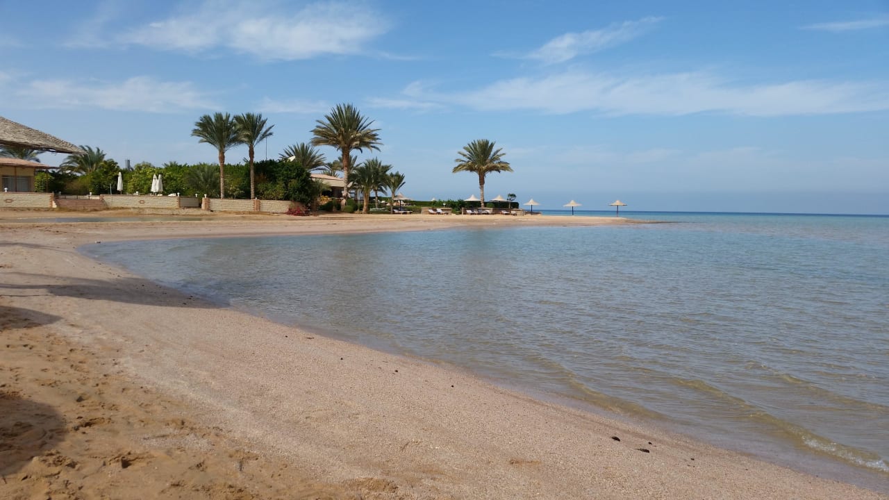 Der wunderschöne Strand Golden Beach Resort