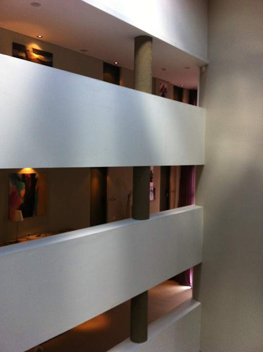 Blick von der Lobby in die Etagen Hotel Esplendor Calafate