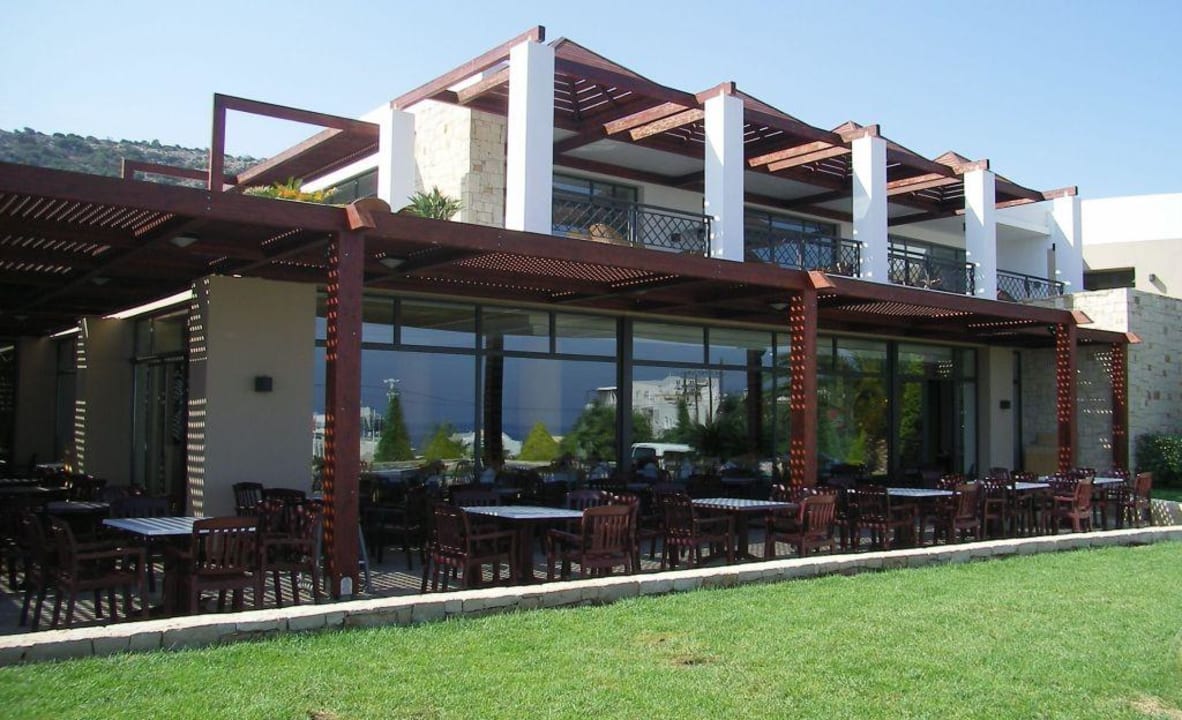 Aussenbereich des Speisesaals und der Lobby im OG Grand Hotel Holiday Resort