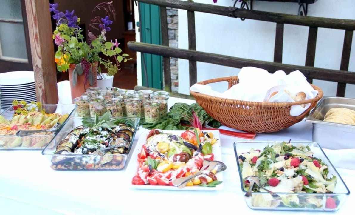 Buffet mit Gemüseraritäten Landhotel Yspertal