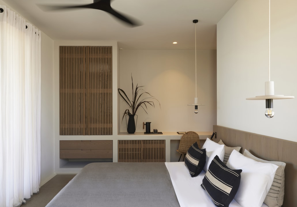 Zimmer Cove Paros