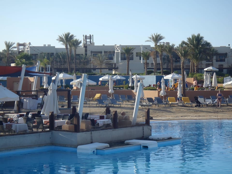 Restaurant-Aussenbereich mit Salzwasserlagune Pickalbatros Sands Hotel - Port Ghalib
