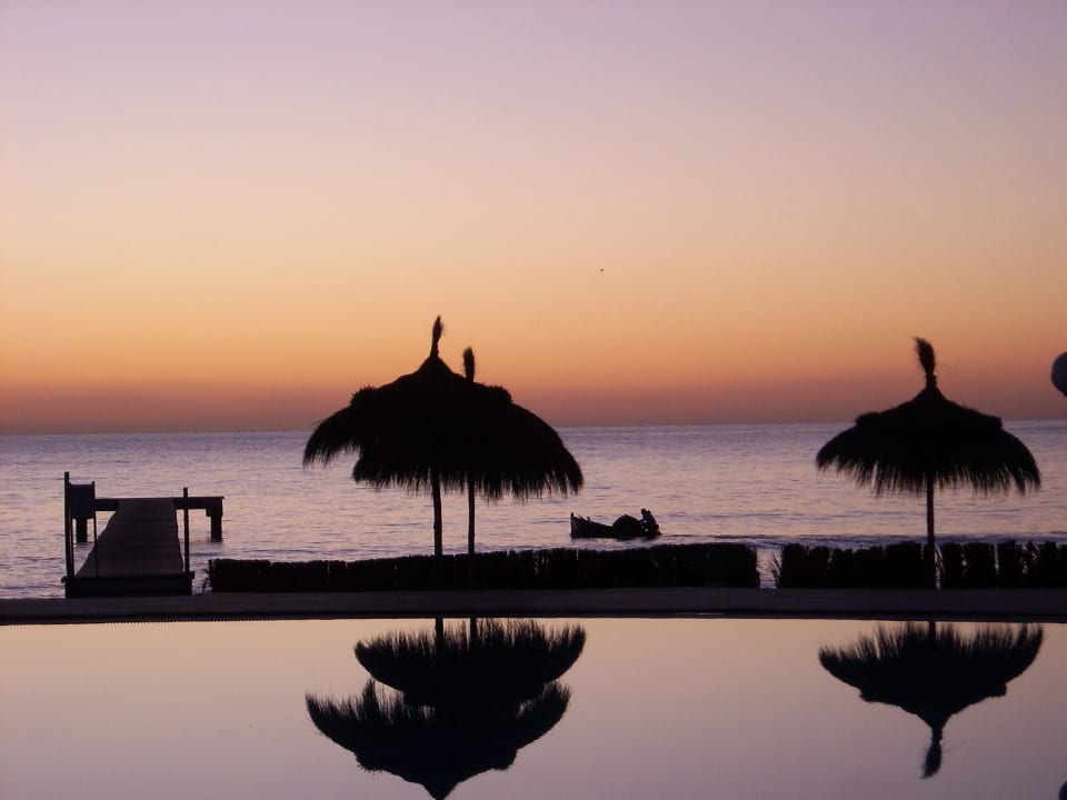 Morgens 5:30 Uhr am Strandpool Hotel El Mouradi Djerba Menzel