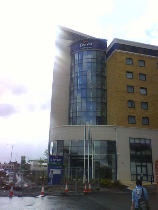 Aussenfassade Des Hoteks Hotel Holiday Inn Express Newbury Park Ilford Holidaycheck Grossraum London Grossbritannien