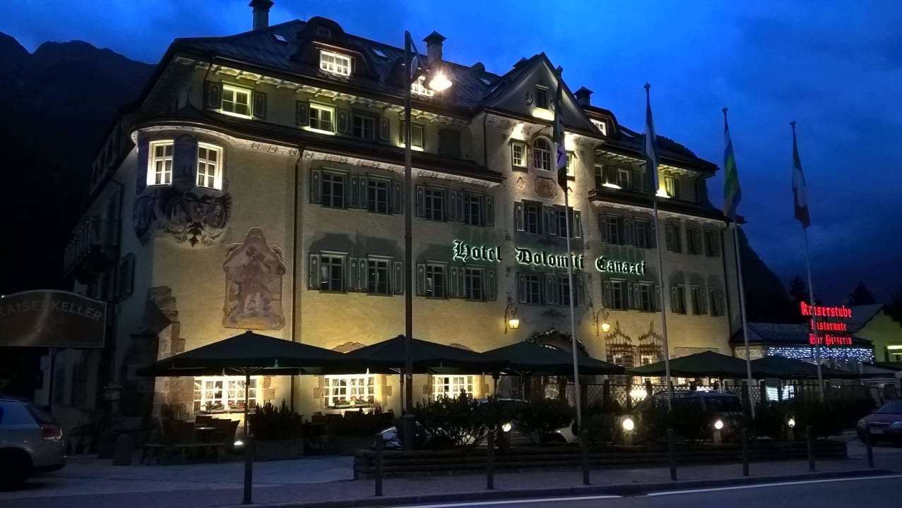 Hotel bei Nacht Schlosshotel Dolomiti