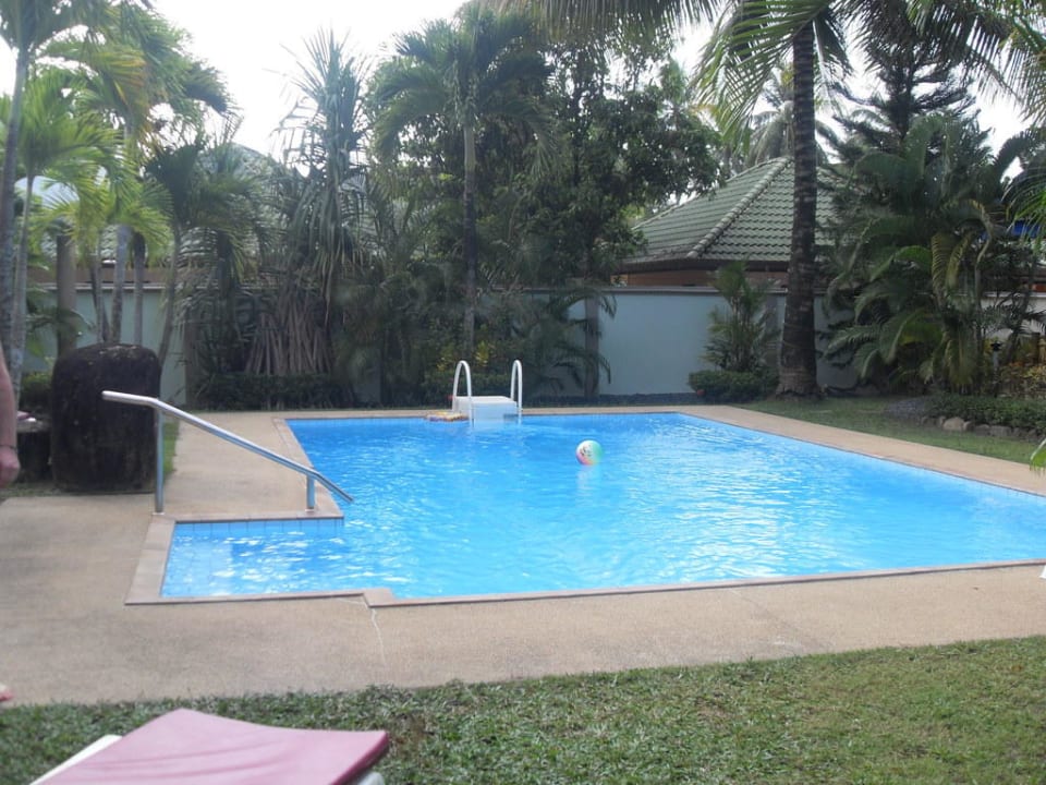 Pool im hinteren Bereich der Anlage Phuket Lotus Lodge