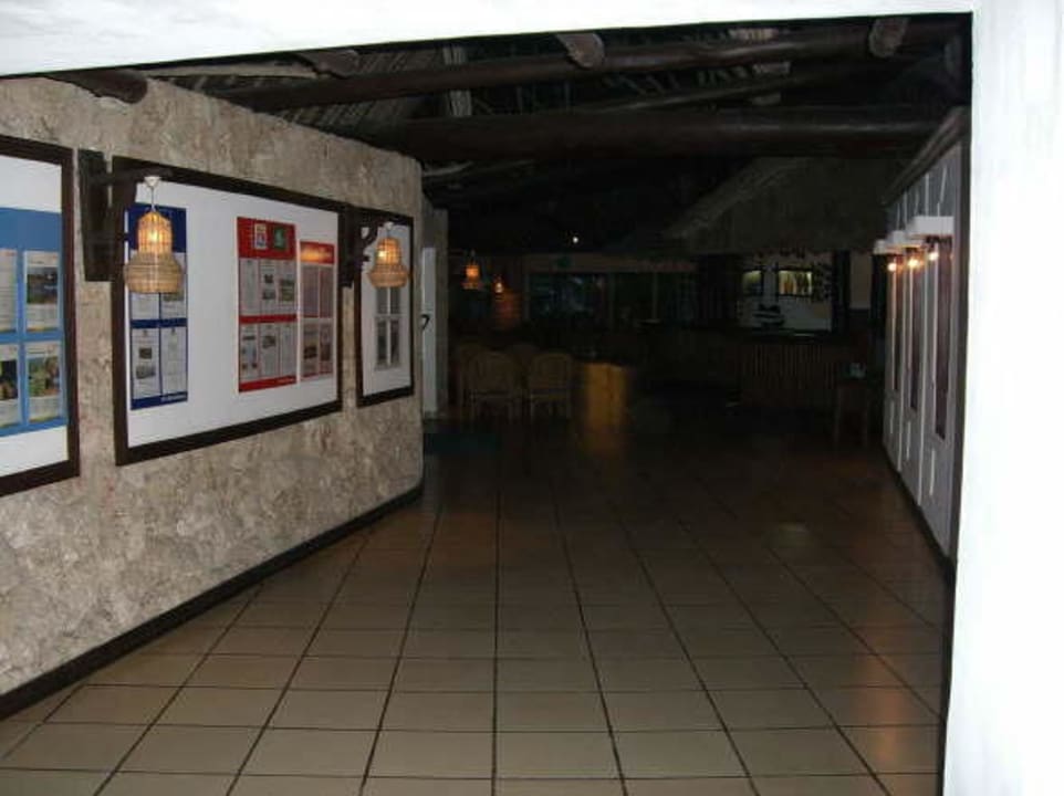 Lobby Bahari Beach Hotel