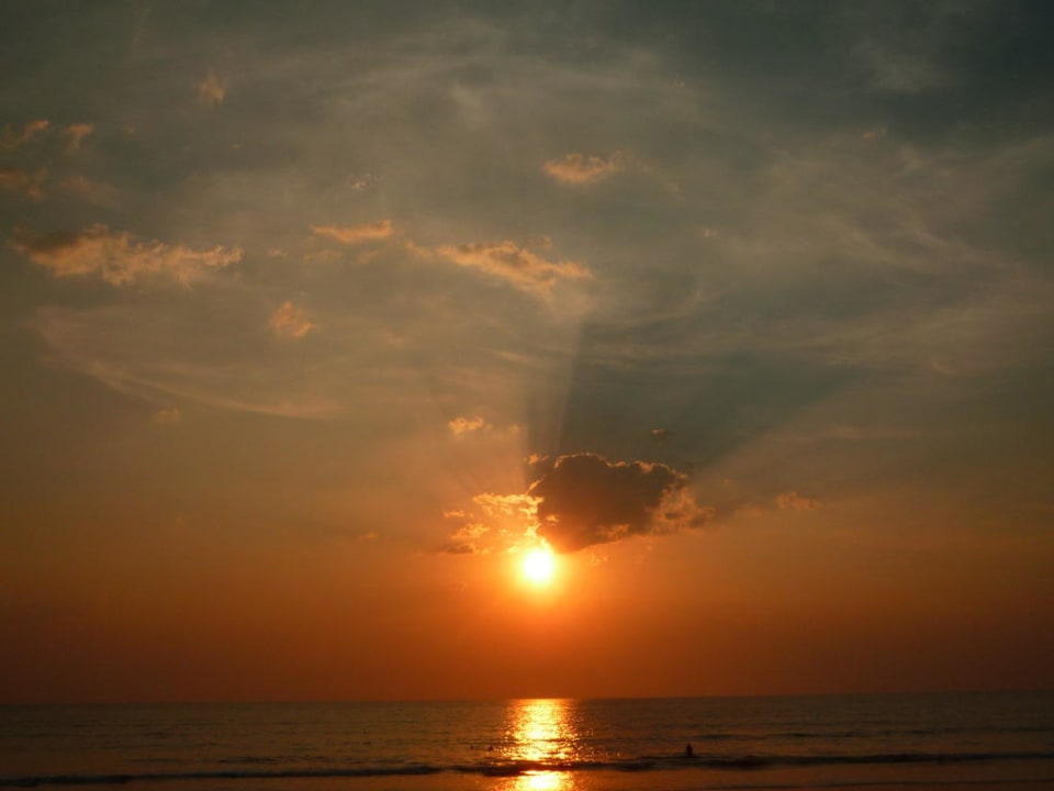 Sonnenuntergang am Hotelstrand Khaolak Orchid Beach Resort