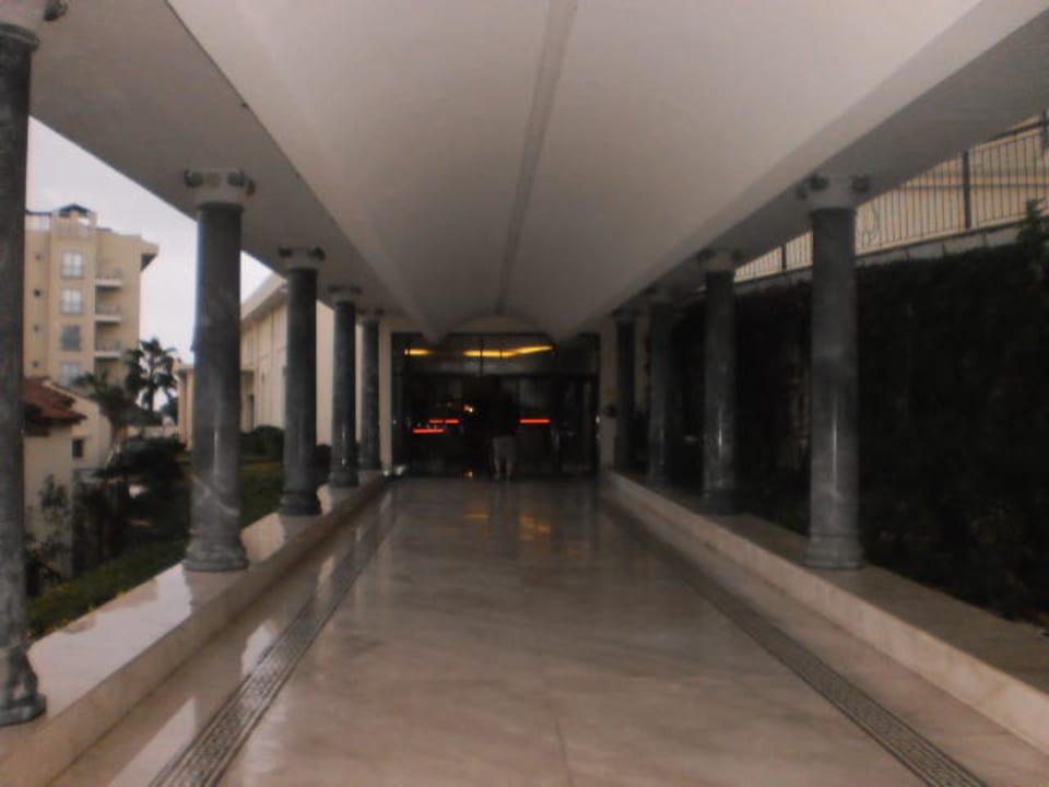 Eingang zum Hotel Selectum Family Comfort Side