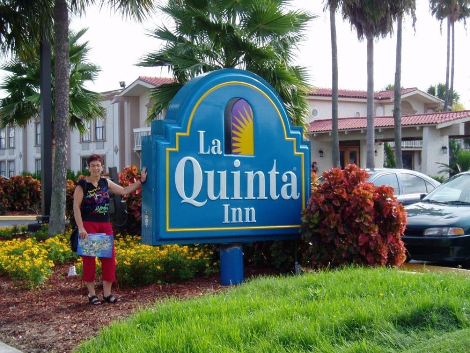 Zufahrt zum La Quinta Hotel La Quinta Inn Orlando I-Drive North