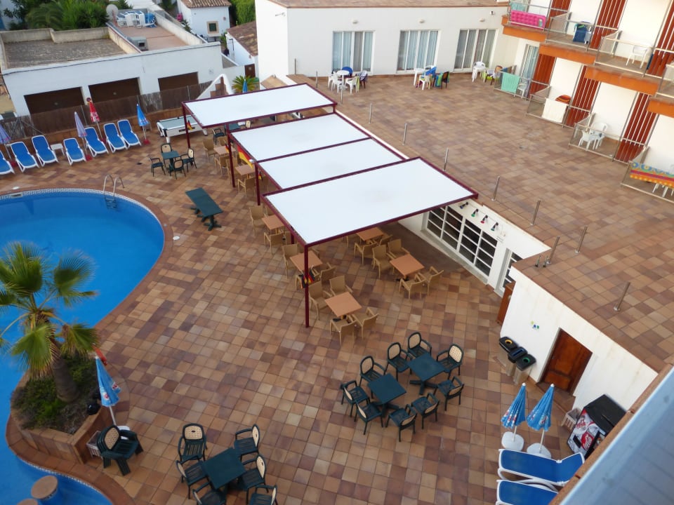 Pool und Terrasse Hotel Clumba