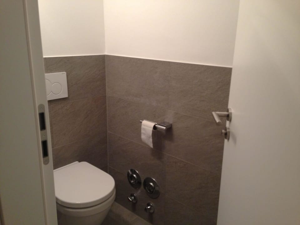 Perfekt saubere Toilette mit extra Waschbecken Sportappartments Gaiswinkler