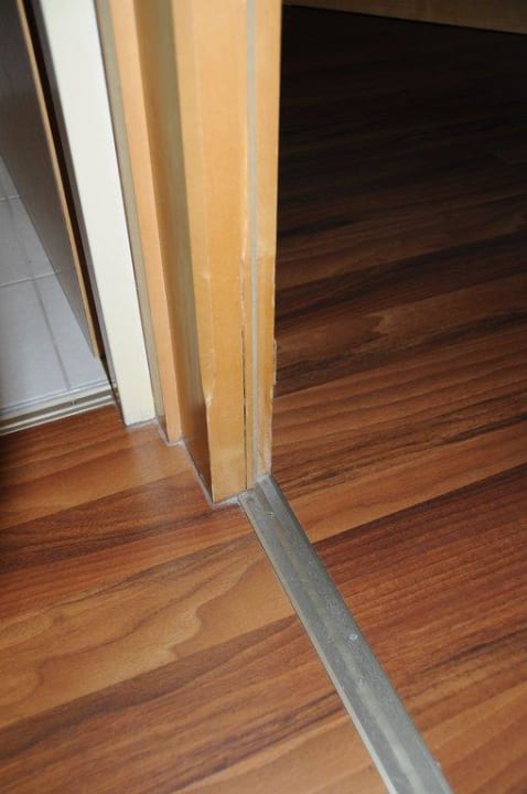 Türrahmen gerissen Gefahr für Kleinkinder  Familienresort Buchau