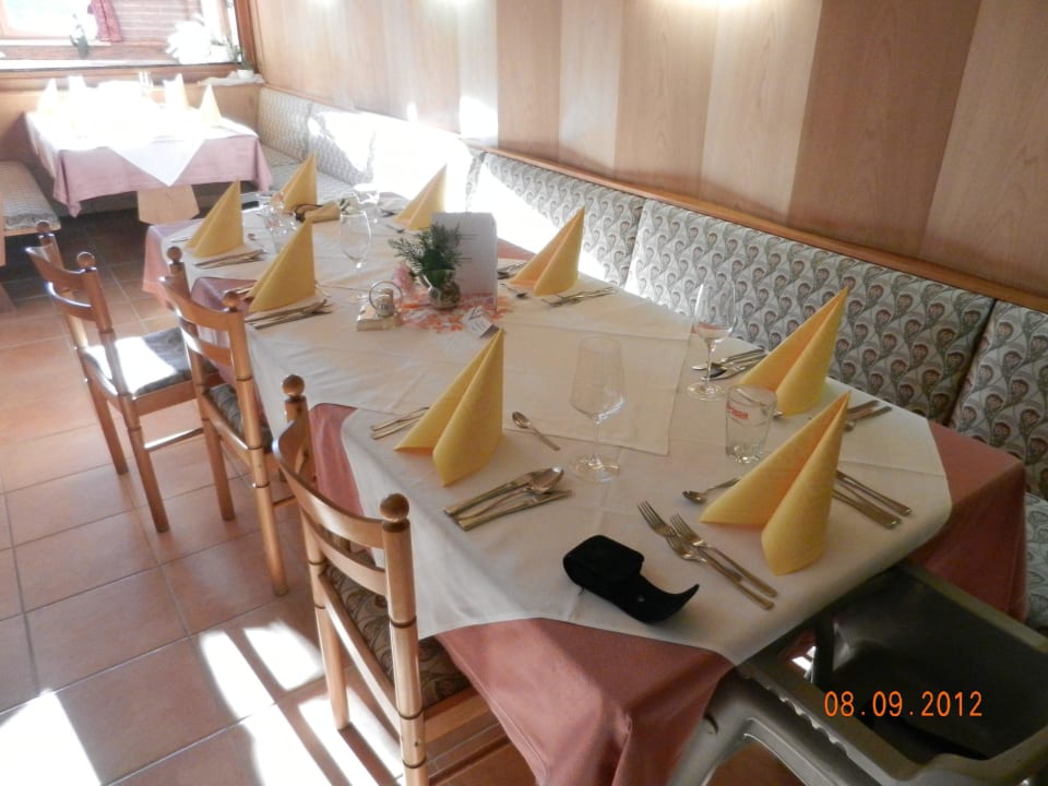 Abendessen mit langsamen Kellner Das Bergland
