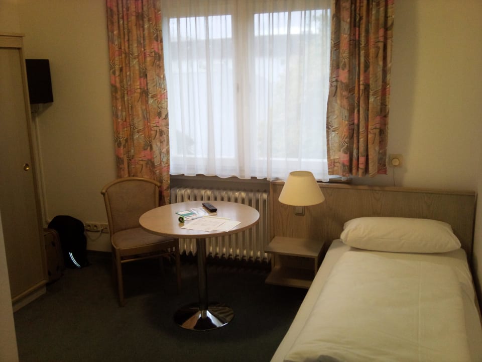 Blick ins Zimmer 302 Bold Hotel Frankfurt Messe