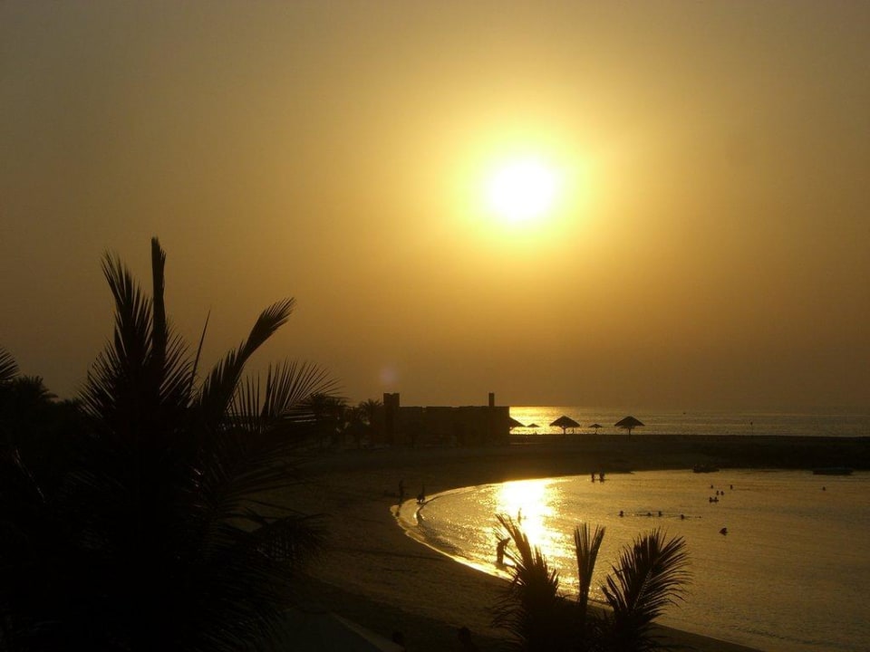 Blick auf die Bucht beim Sonnenuntergang Rixos Al Mairid Ras Al Khaimah