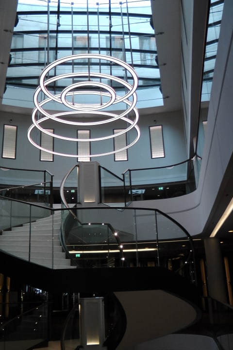 "Schwebende" Treppe Waldorf Astoria Berlin