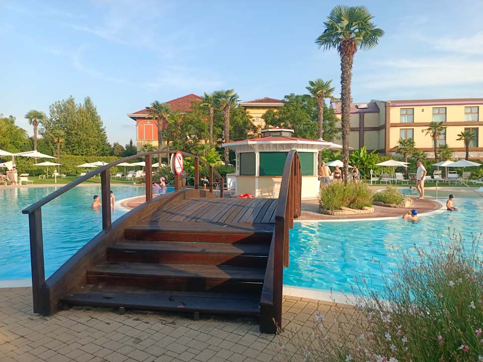 Pool Gardaland Adventure Hotel