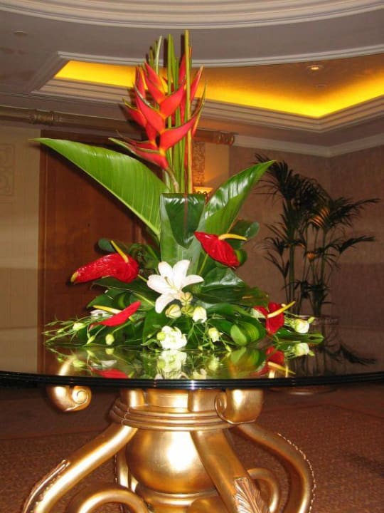 Blumenarrangement im Hotel Emirates Palace Mandarin Oriental