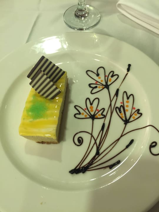 Lecker angerichtete Kuchen Ramada Resort Kusadasi & Golf