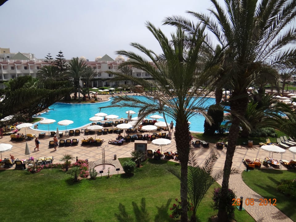 Blick zum Pool Iberostar Waves Founty Beach