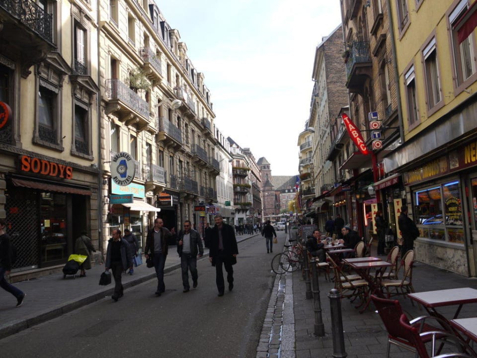 Die Straße vor dem Hotel ibis Styles Strasbourg Centre Gare