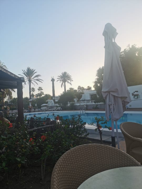 Pool HL Miraflor Suites Hotel