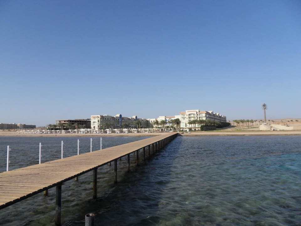 Steg zum Hausriff Premier Le Reve Hotel & Spa