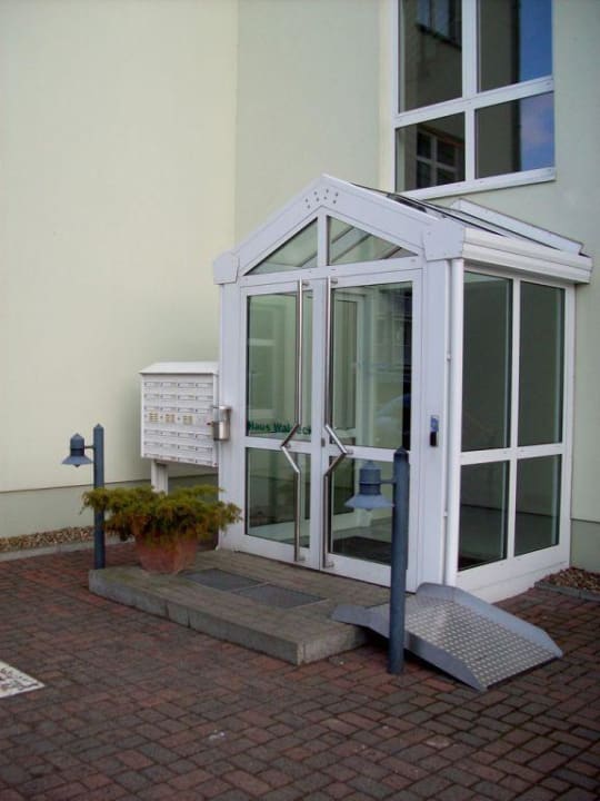Eingang Haus B Hotel Am Weststrand