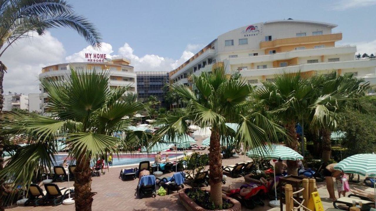 Blick von der Poolterrasse My Home Resort
