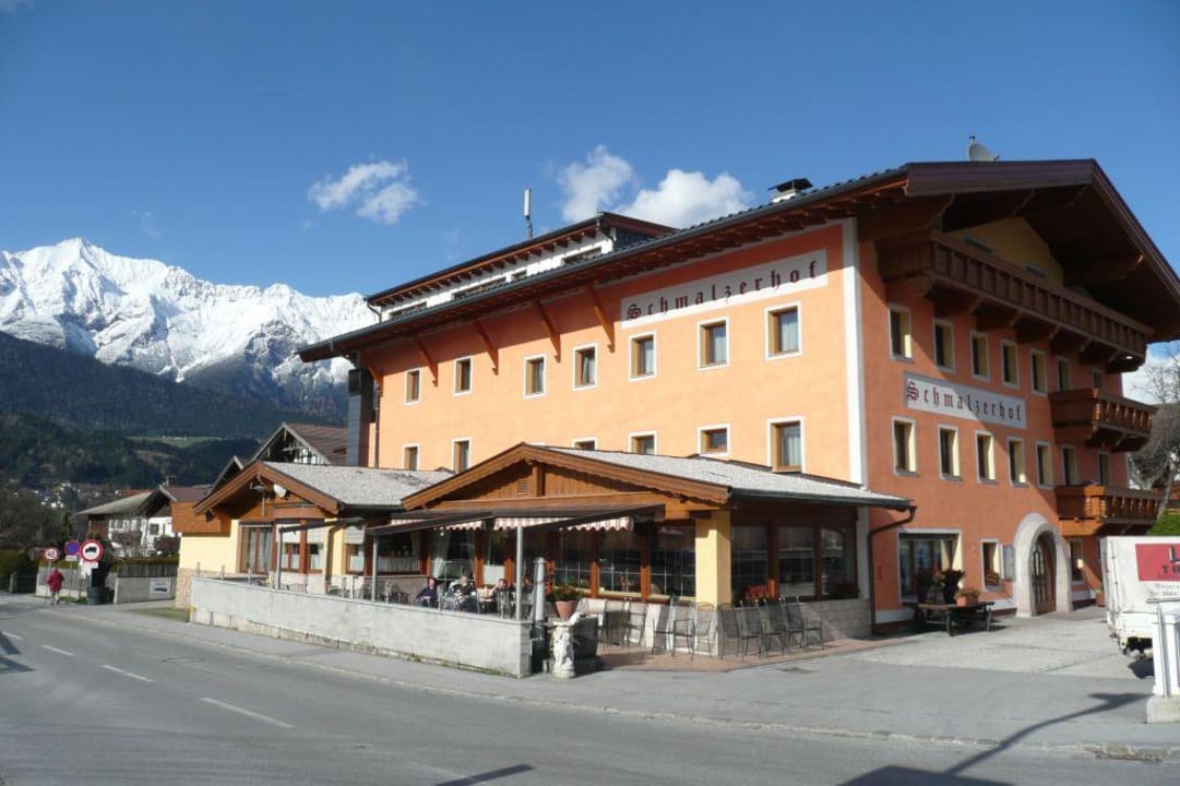 Außenansicht mit Terrasse Hotel Schmalzerhof