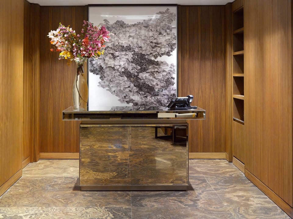 Lobby The Emblem Hotel