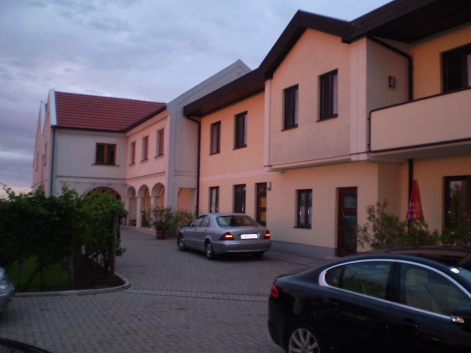 Pension Seeblick Sonnenaufgang  Weingut & Gästehaus zum Seeblick - Familie Sattler