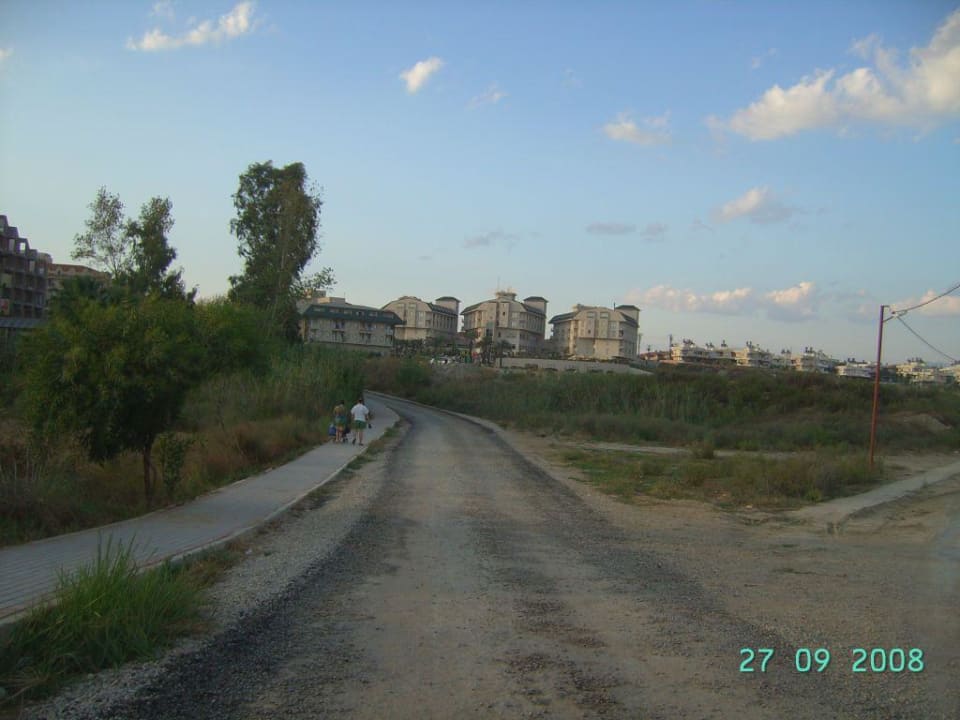 Weg vom Strand zum Hotel Hotel Novum Garden Side