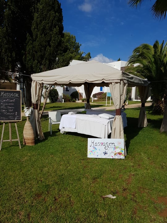Massagebereich aussen Cala Llenya Resort Ibiza