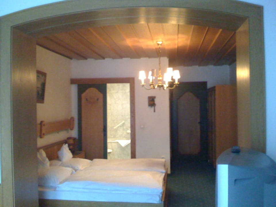 Sehr großes Zimmer/Suite Kaiser am Wiener Platz
