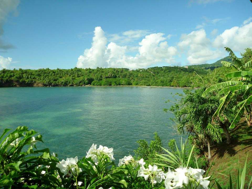 Die 2. Bucht von der Terrasse aus Cabier Ocean Lodge