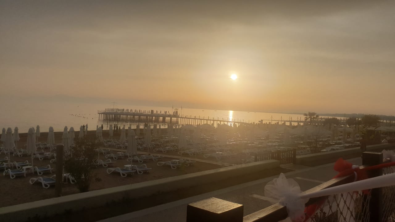 Strand Hotel Grand Side