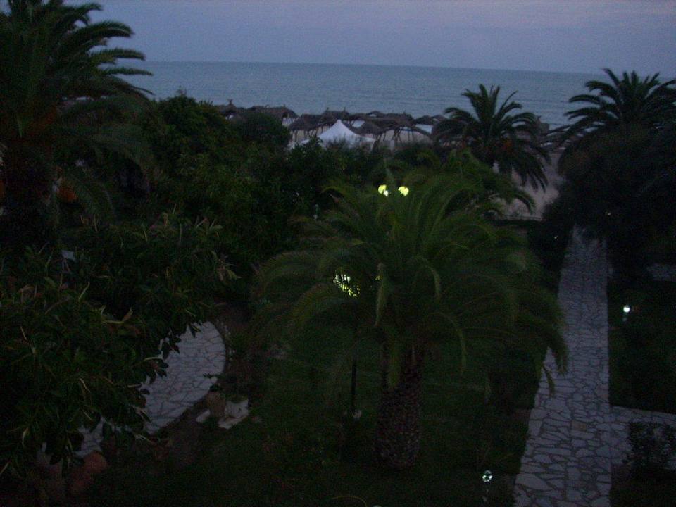 Bei Nacht The Orangers Beach Resort and Bungalows