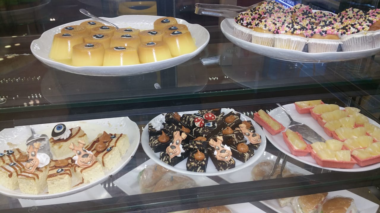 in der Patisserie Sherwood Exclusive Lara