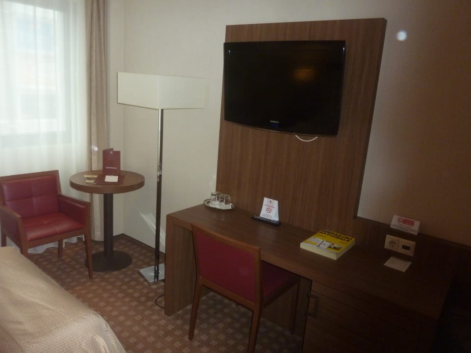 Zimmer Central Plaza Hotel