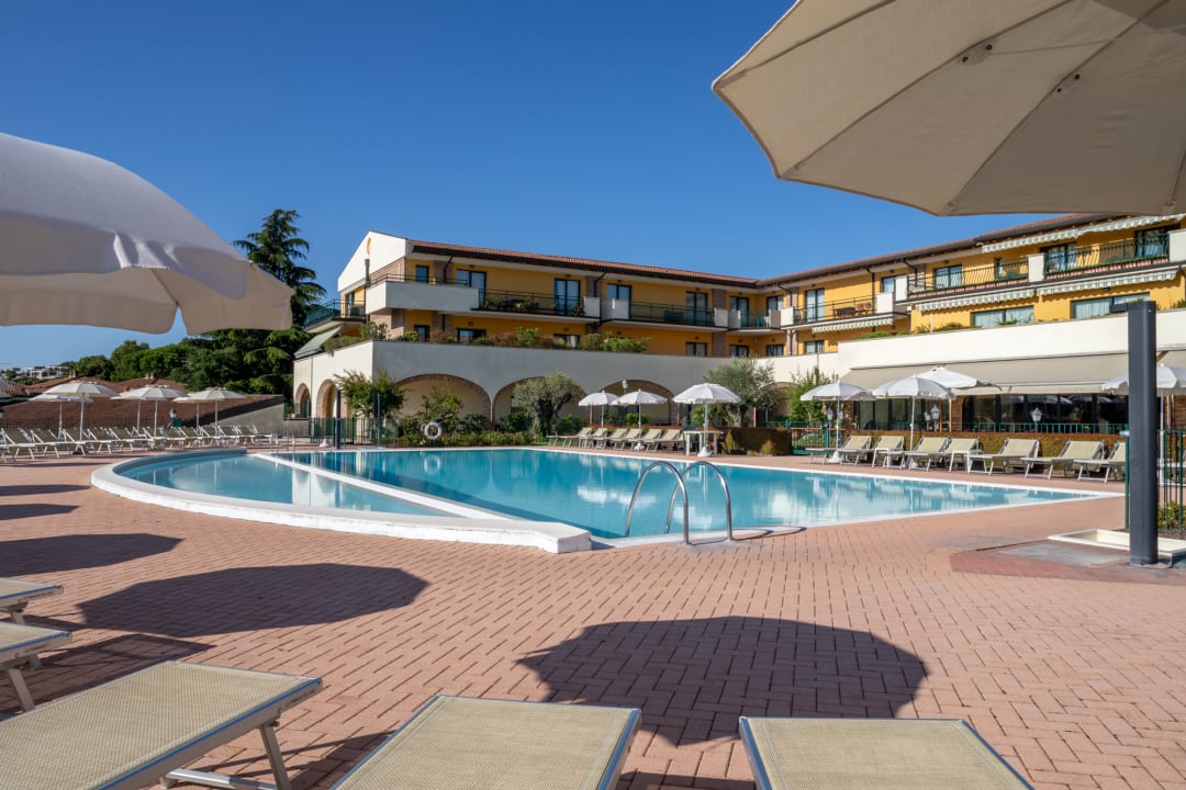 Pool Le Terrazze sul Lago - Hotel & Residence