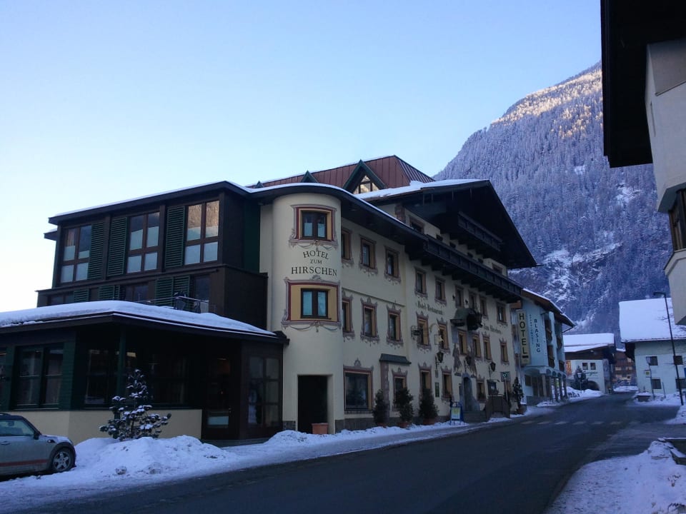 Straßenseite des Hotels Hotel Zum Hirschen