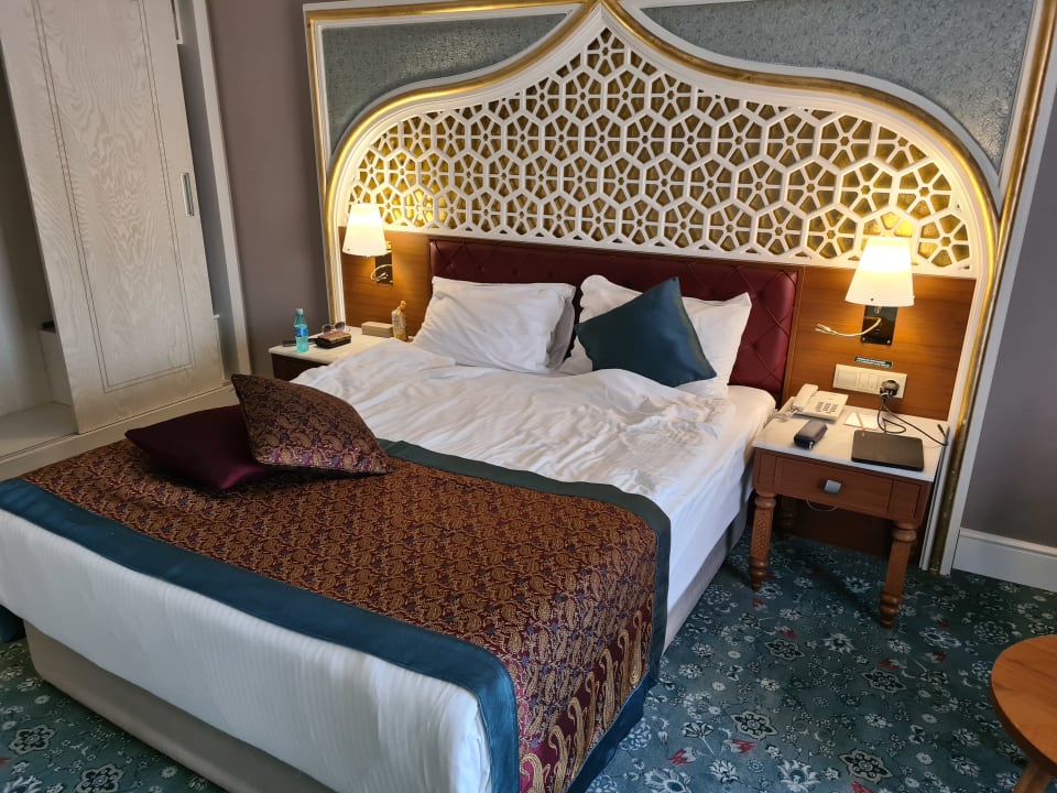 Zimmer Royal Taj Mahal Hotel