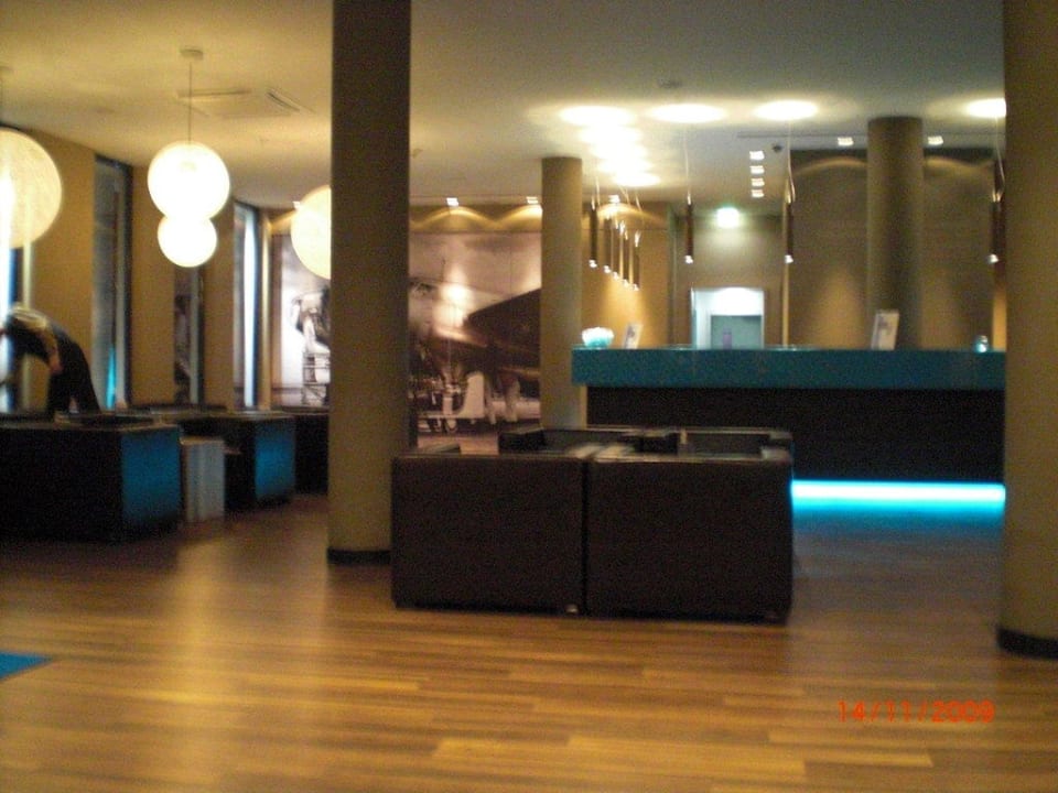 Sitzmöglichkeiten Motel One Hamburg Airport