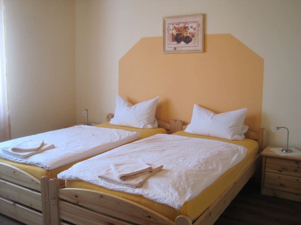 Einblick in ein Gästezimmer Ferienpension Zum Hochscheid