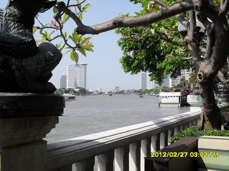 Blick auf den Fluss vom Garten aus Shangri-La Hotel, Bangkok